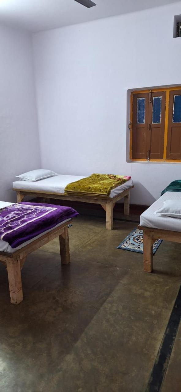 Shiv Savitri Niwas * Varanasi