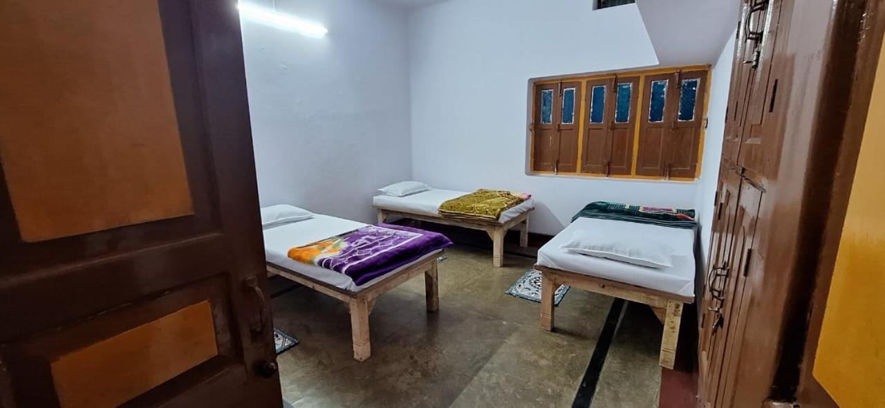 Apartment Shiv Savitri Niwas *